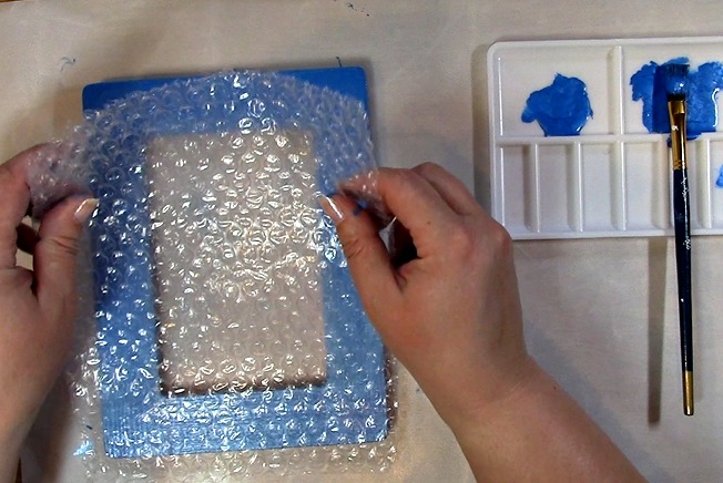 Painting an Unfinished Frame Adding Texture with Bubble Wrap l